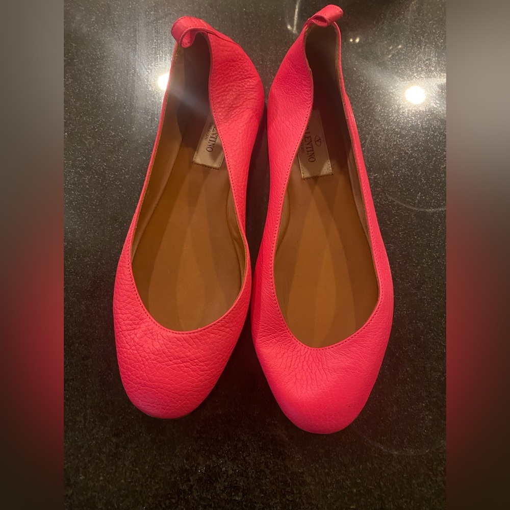 NWT Valentino neon pink ballet flat. Size 35.